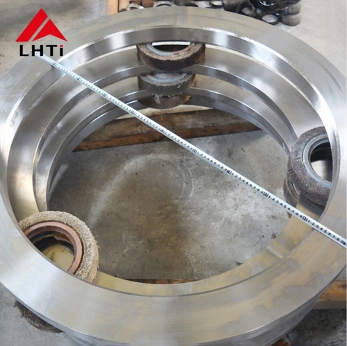 Het laatste nieuws van het bedrijf over LHTI Grote Titanium Ring op maat van Duitse klanten