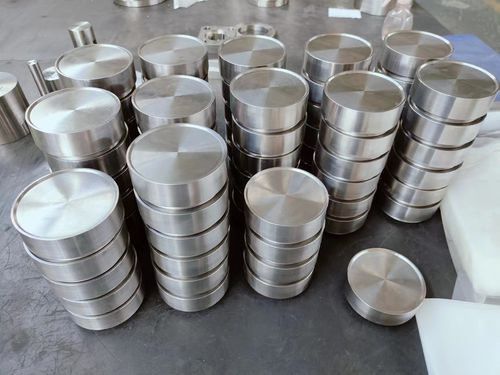 Laatste bedrijfsblogs Eigenschappen en Toepassingen van Titaniumlegering Gesmede Ringen en Titanium Smeedstukken